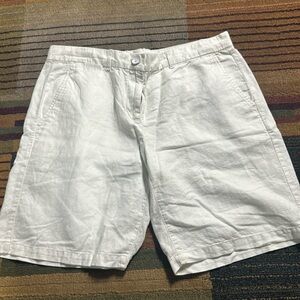Gap women’s roll up shorts. Linen materials. So comfy. Size eight